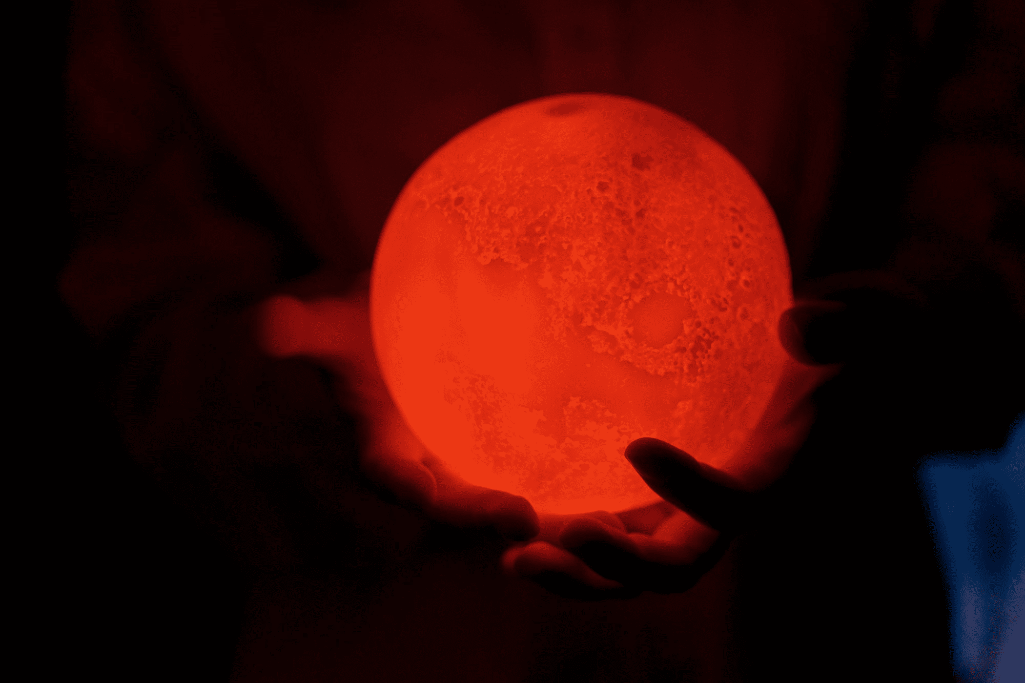 Letras bajo la luna roja: una siniestra colección